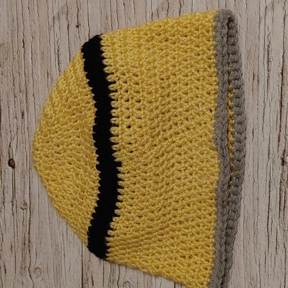 HANDMADE brand new handknit Minions hat teen Adult one size - Picture 2 of 3